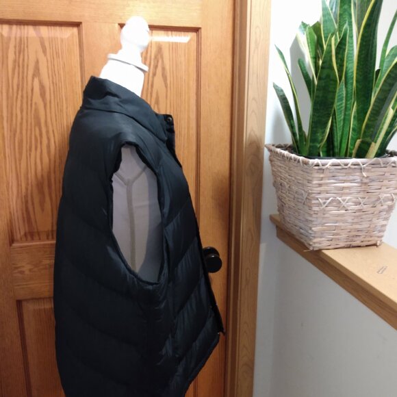 St. Johns Bay Men's Black Puffer Vest Size XL - Picture 6 of 9